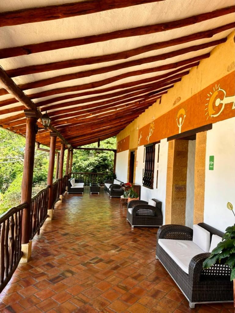 Hotel Hicasua Y Centro De Convenciones Баричара Екстериор снимка