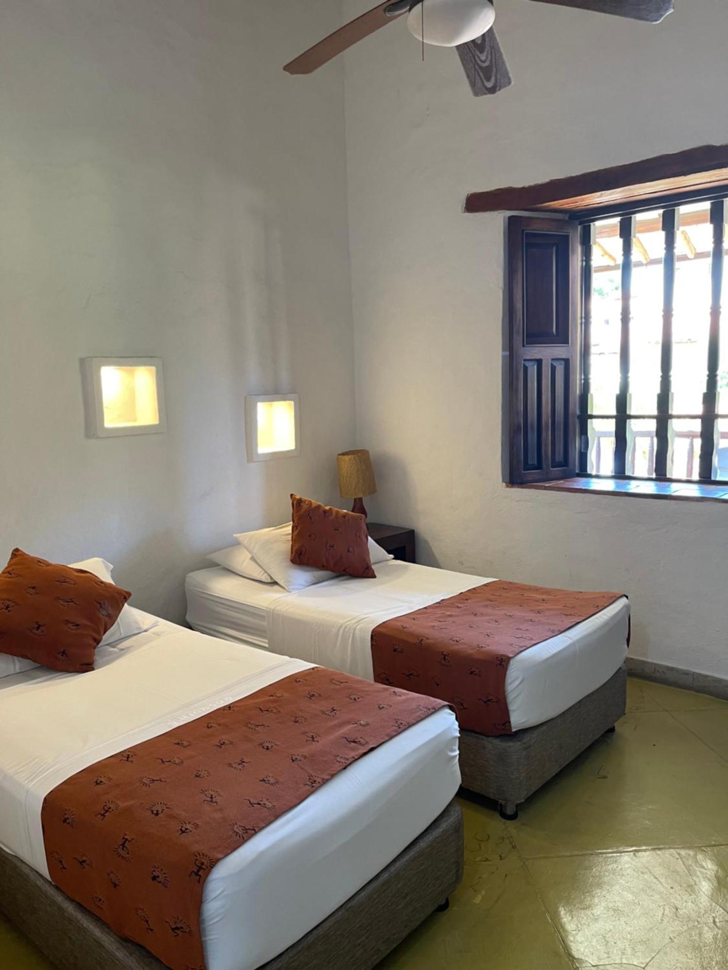Hotel Hicasua Y Centro De Convenciones Баричара Екстериор снимка