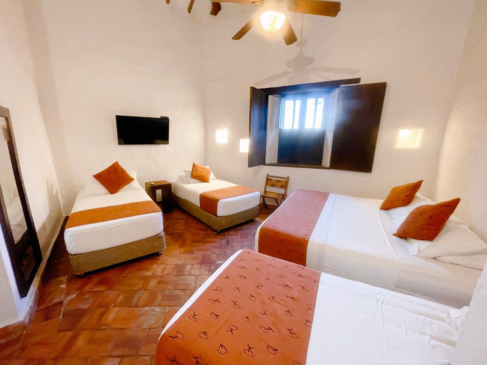 Hotel Hicasua Y Centro De Convenciones Баричара Екстериор снимка