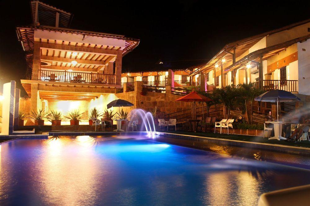 Hotel Hicasua Y Centro De Convenciones Баричара Екстериор снимка